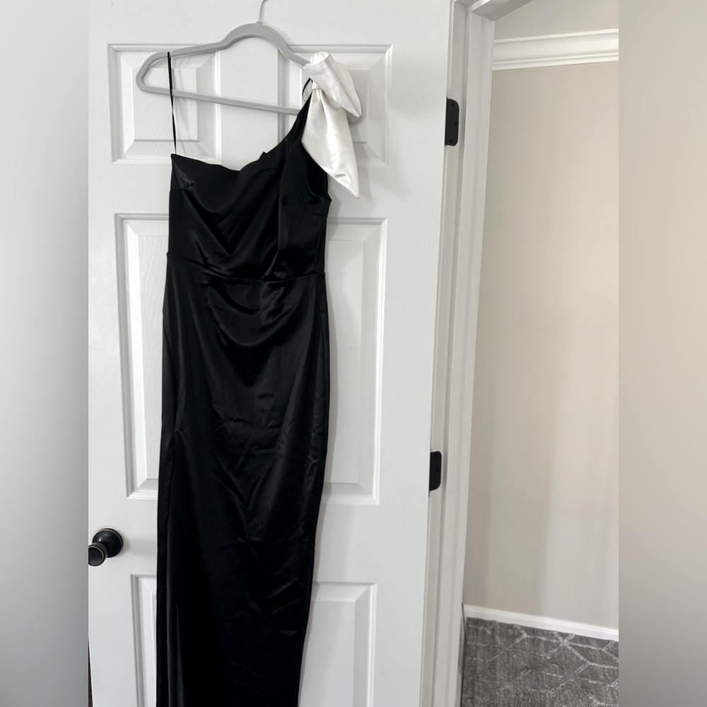 WINDSOR DRESS BLACK WITH WHITE BOW ON SHOULDER! SUPER CUTE! GREAT FOR FORMALS!